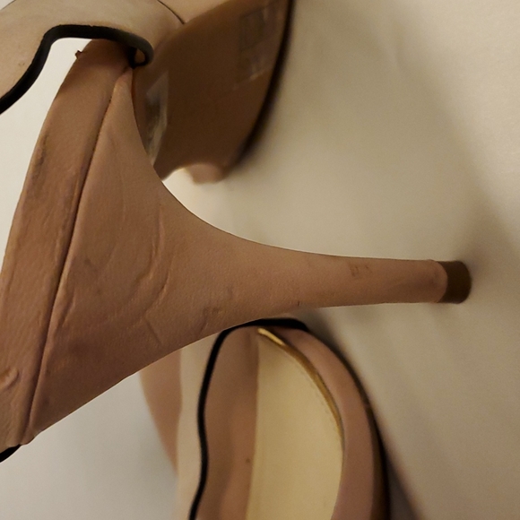 Pink high heeled sandals - Picture 2 of 4